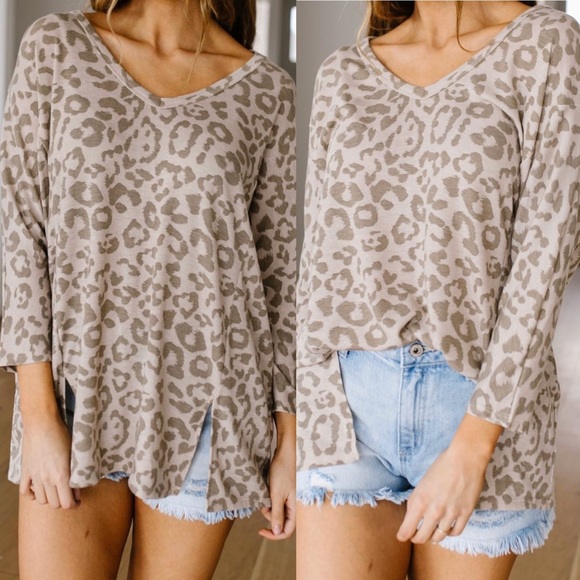Leopard Top Relaxed Fit, Fits like a small - Picture 1 of 1